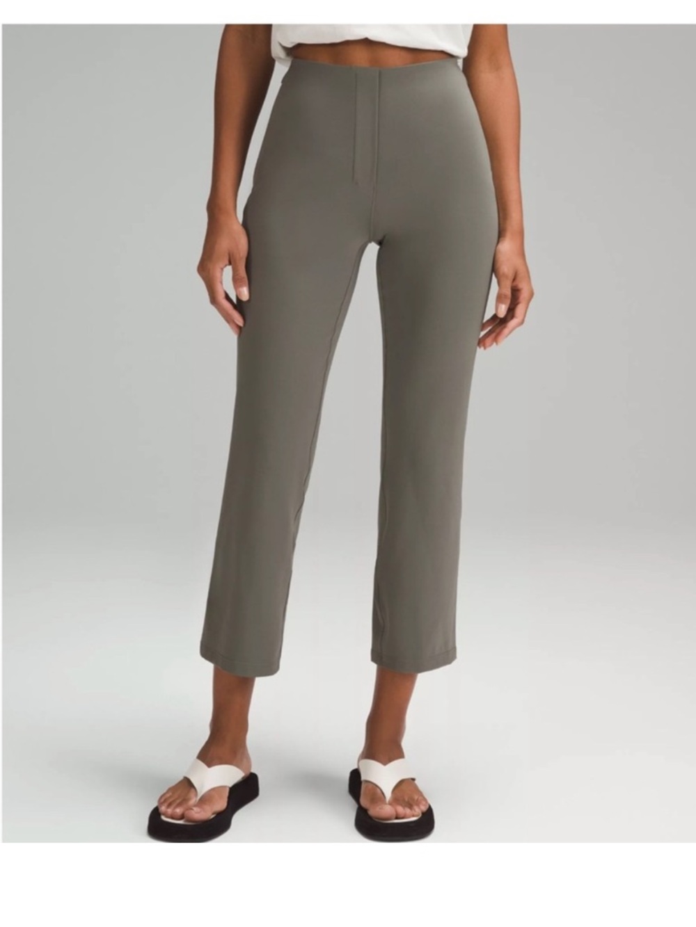 NWT Lululemon Smooth Fit Pull-On High-Rise Crop pants. Size 8